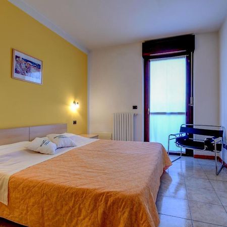 Residence Meridiana Песк'єра-дель-Гарда Екстер'єр фото