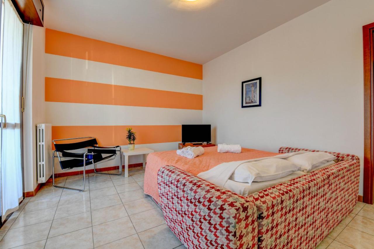 Residence Meridiana Песк'єра-дель-Гарда Екстер'єр фото