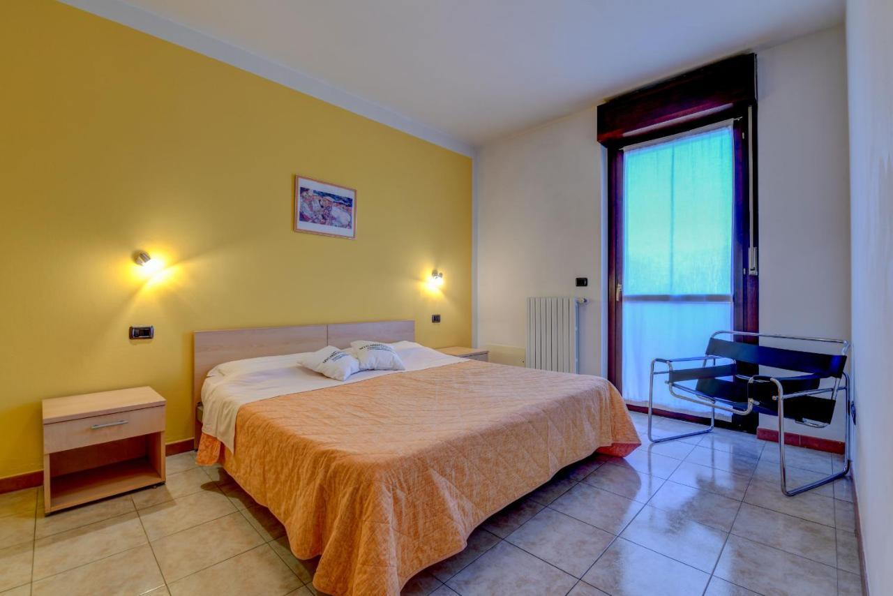 Residence Meridiana Песк'єра-дель-Гарда Екстер'єр фото